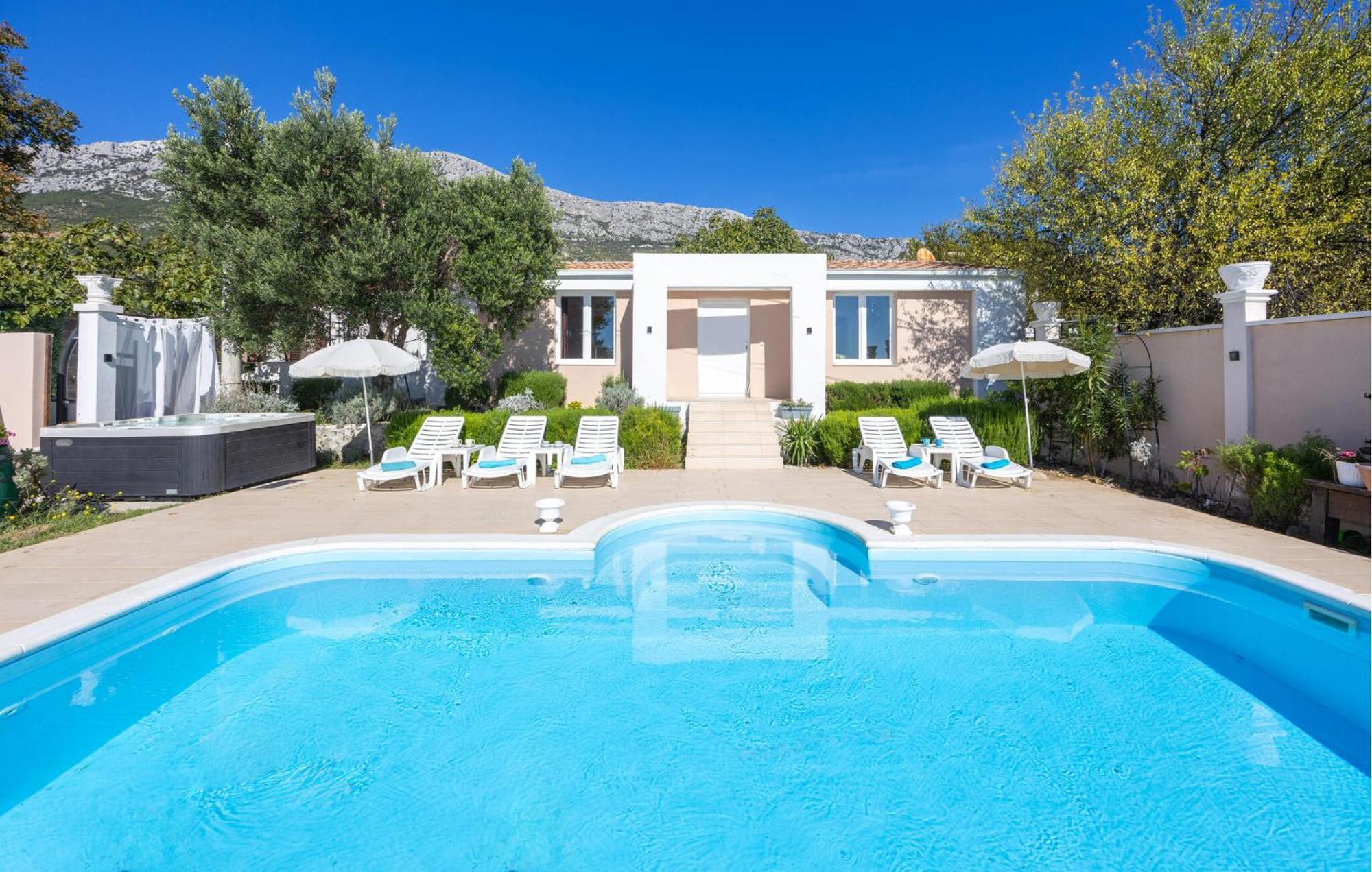 Nice Home In Kastel Sucurac With Wifi Kaštela Exterior foto
