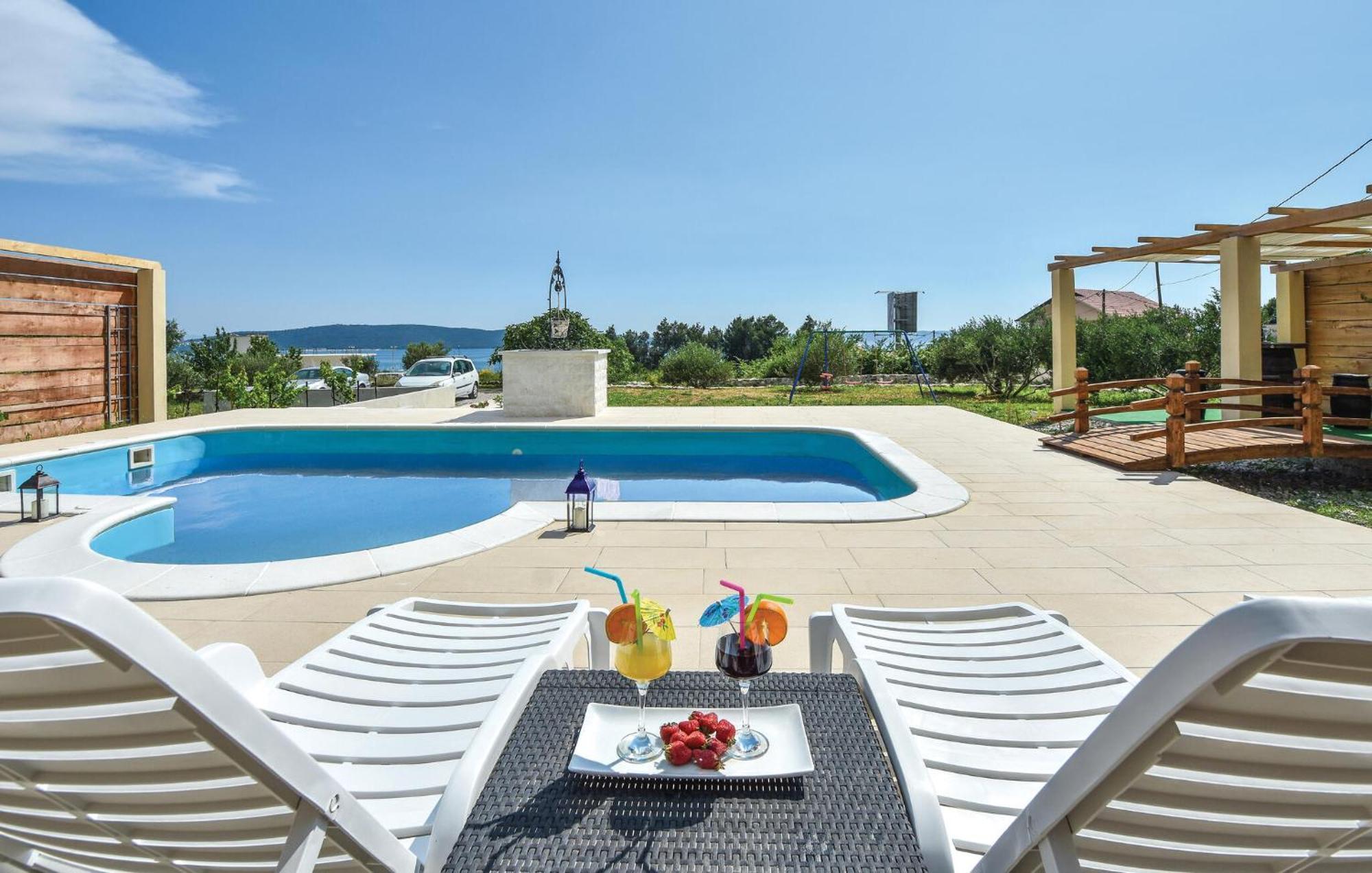 Nice Home In Kastel Sucurac With Wifi Kaštela Exterior foto