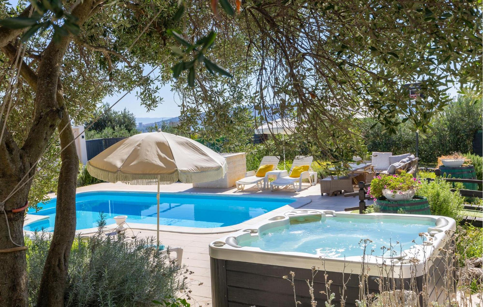 Nice Home In Kastel Sucurac With Wifi Kaštela Exterior foto