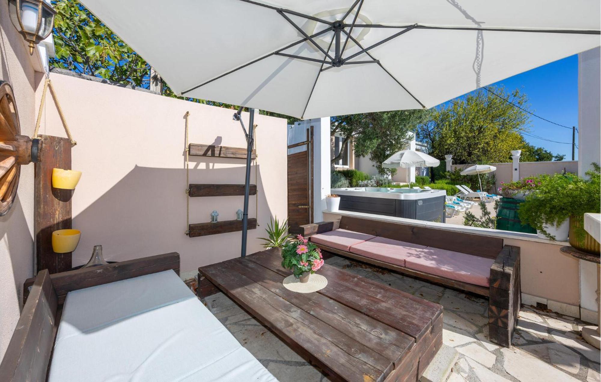 Nice Home In Kastel Sucurac With Wifi Kaštela Exterior foto